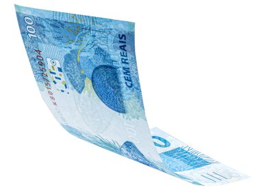Brezilya 'dan gelen 100 reais banknot izole edilmiş beyaz arka plana düşüyor
