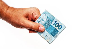 Brezilya 'dan 100 reais banknot, izole edilmiş beyaz arka planda erkek eliyle tutulmuş. Brezilya 'dan 100 reais' in banknotları, ödeme günü..