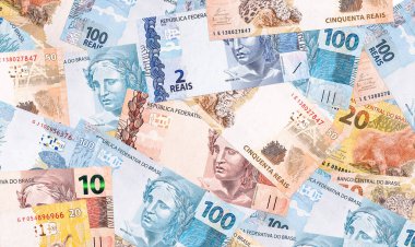 Çeşitli Brezilya para banknotları, gerçek banknotlar dokusu ve arka plan
