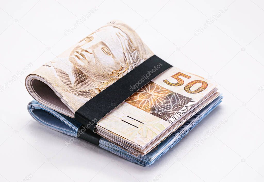 wad-of-money-from-brazil-thousand-reais-in-wad-of-money-100-reais