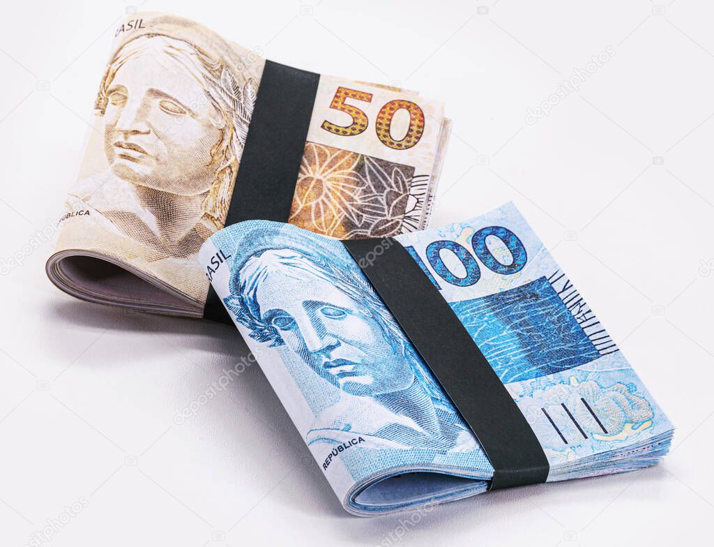 wad-of-money-from-brazil-thousand-reais-in-wad-of-money-100-reais
