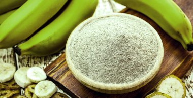 alternative flour, homemade green banana flour, with fried banana slices and chips around it, Brazillian tipical food