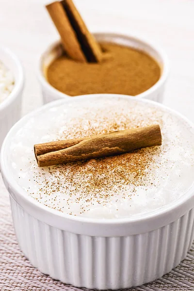 stock image Mungunz, or Canjica, a traditional sweet for Brazilian June festivals, with crushed corn and cinnamon in the background, typical food of the June festivities.