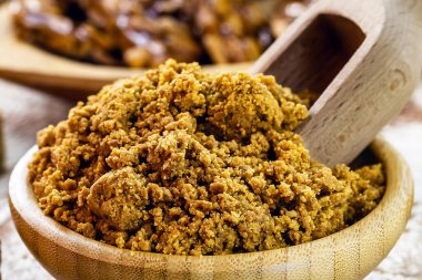 Fıstık ezmesi, manyok unu ve şekere dayalı geleneksel bir Brezilya tatlısıdır. Makro fotoğraf, haziran şenliklerinin tipik yemekleri.