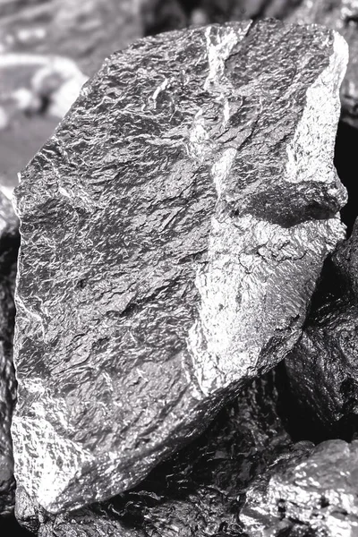 Kamień Kobaltowy Czarnym Izolowanym Tle Ruda Przemysłowa Stosowana Budownictwie Medycynie — Zdjęcie stockowe