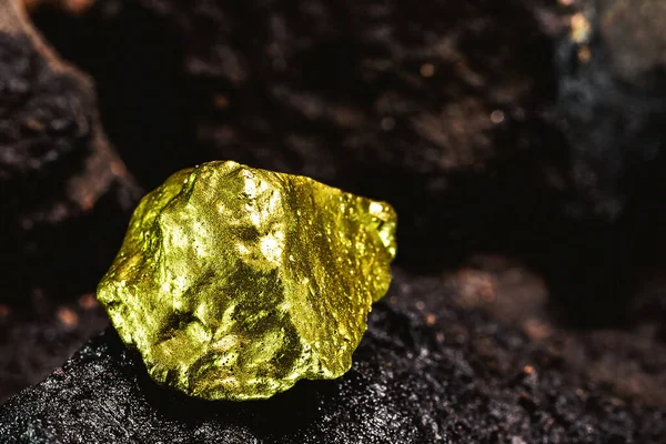 Oro Bruto Piedra Oro Mina Oro Tesoro Escondido Macrofotografía — Foto de Stock