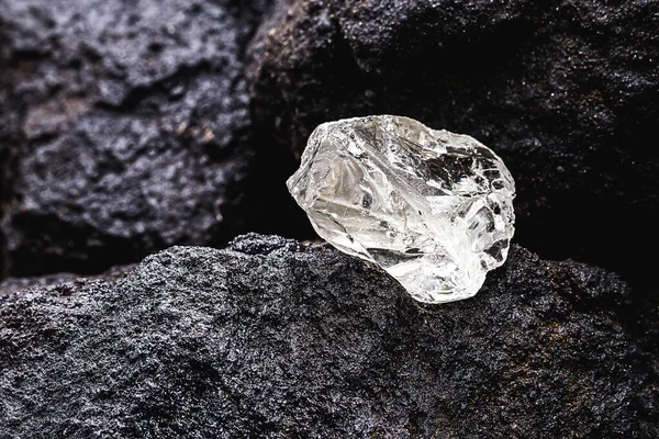 Diamante Áspero Pedra Preciosa Não Cortada Fundo Mina Conceito Mineração — Fotografia de Stock
