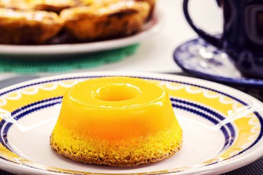 dessert made with eggs, called in Brazil as quindim and in Portugal as Brisa de Lis, a tasty yellow sweet