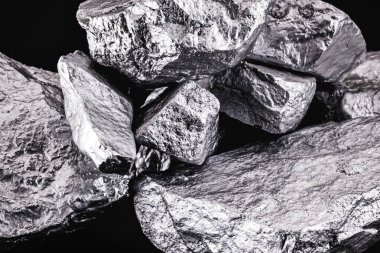 Paladyum, katı halde oda sıcaklığında büzülen kimyasal bir elementtir. Endüstride kullanılan metal. Mineral çıkarma kavramı.
