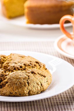 Broa, geleneksel olarak Portekiz ve Brezilya 'da yapılan bir mısır ve buğday ekmeği türüdür. Mısır, buğday veya mısır unu karışımı ile yapılır..