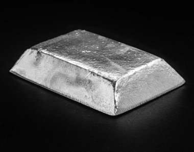 Kalay kalınlığı, çeşitli metal alaşımları, aşındırıcı maddeler üretmek için kullanılan metal.