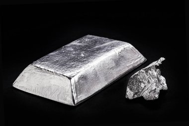 Manganez nugget ve ingot, metal alaşımlarında kullanılan metal, çelik, bakır, çinko, alüminyum, kalay ve kurşun alaşımlarında