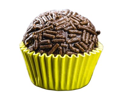 Brigadeiro, Brezilya çikolatası serpintileri tatlı, beyaz katı arka plan, kopyalanmış uzay