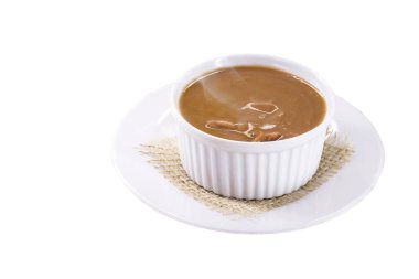 Brezilya fasulye çorbası, ev yapımı, izole edilmiş beyaz arka plan, kopyalanmış alan.