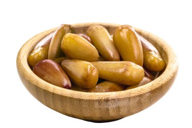 pinhao tohumları, araucaria 'nın tohumu, Brezilya' nın güneyinde ve güneydoğusunda bulunan bir ağaç, özellikle sonbahar ve kış aylarında pişmiş veya kavrulmuş, izole edilmiş beyaz arka plan.