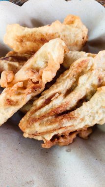 Kızarmış muz, tipik bir Endonezya yemeği.