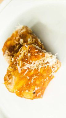 Gethuk haşlanmış kasavadan yapılan bir aperatiftir, sonra granüle şeker ya da esmer şeker ve hindistan cevizi ile karıştırılır ve sonra hepsini birden ezer..