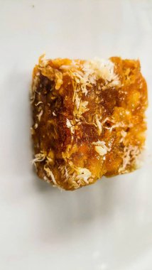 Gethuk haşlanmış kasavadan yapılan bir aperatiftir, sonra granüle şeker ya da esmer şeker ve hindistan cevizi ile karıştırılır ve sonra hepsini birden ezer..