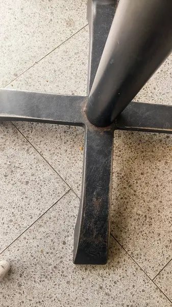 siyah demir masa bacakları