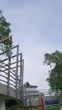 Sipin Gölü Parkı 'nın dairesel eğimli binaları Jambi Valiliği' nin varoşlarının güzelliğini artırıyor. Ferahlatıcı ve rahatlatıcı için uygun.