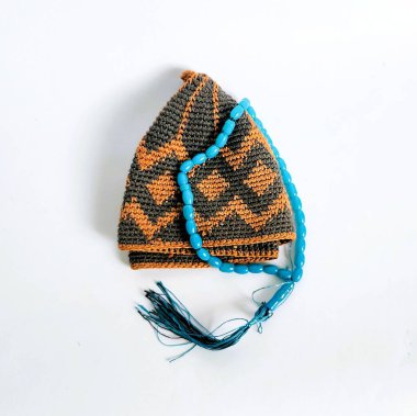 Çeşitli songkok, peci veya kopyah ve 33 boncuk Ramadhan 'a uygun duadan sonra dhikr için.