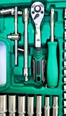 Otomotiv mekaniği için çeşitli türde tornavida ve cıvata açacakları