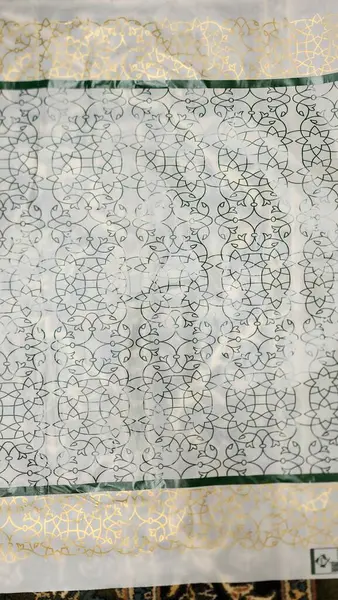 İpeğin dokusunu. Arka plan yeşil..