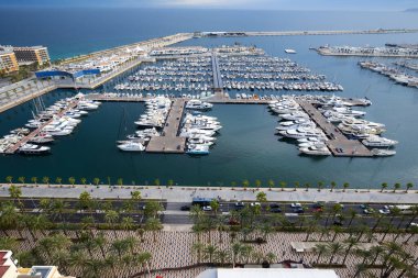 Alicante Limanı ve Espaa Bulvarı.