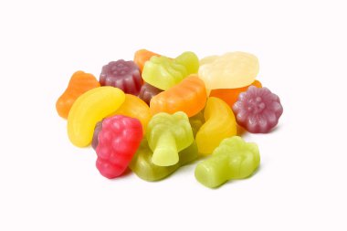 Tatlı jelibonlu şekerler. Meyve formları. Renkli pastel renkler. Beyaz arkaplanda izole