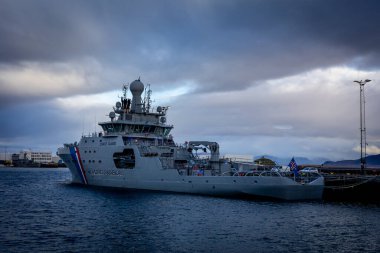 Reykjavik, İzlanda - 10 Kasım 2022: İzlanda Sahil Güvenlik gemisi Reykjavik eski limanına demir attı.