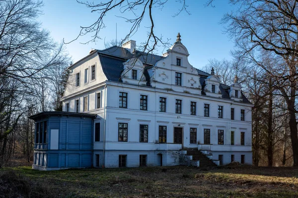 Krolikowice Polônia Fevereiro 2023 Palácio Neo Renascentista Século Xviii Rodeado — Fotografia de Stock