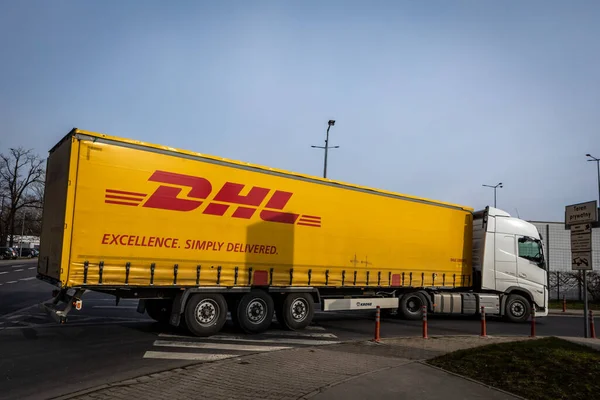 Wroclaw Lengyelország 2023 Február Orange Truck Dhl Delivery Company Jogdíjmentes Stock Képek