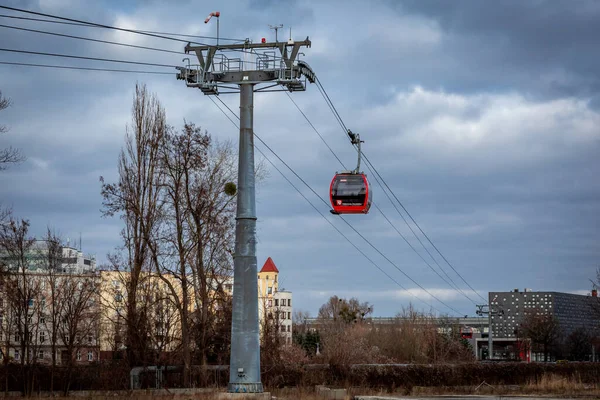 Wroclaw Polonia Febrero 2023 Teleférico Polinka Sobre Río Odra Universidad —  Fotos de Stock