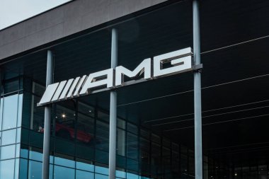 Wroclaw, Polonya - 4 Nisan 2023 Mercedes AMG şirket binası. 