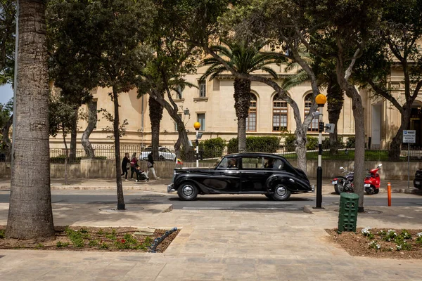 Valletta Malta April 2023 Eine Schwarze Diplomatenlimousine Fährt Floriana Eine — Stockfoto