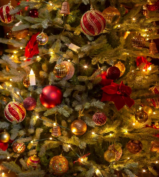 Albero Natale Decorato Con Luci Sfondo Festivo Design Focus Selettivo — Foto Stock