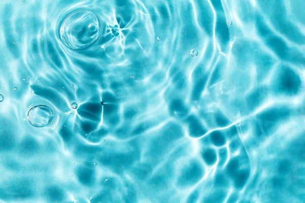 Kabarcıklı Açık Mavi Dalgalı Suyun Desenli Arka Planı Huzur Rahatlama — Stok fotoğraf