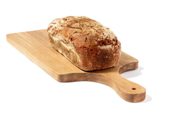 Хліб Свіжоспеченого Темного Хліба Дошці Ізольований Білому Тлі — стокове фото