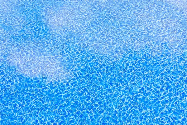 Sky Clouds Reflected Clear Blue Pool — Stock Photo, Image