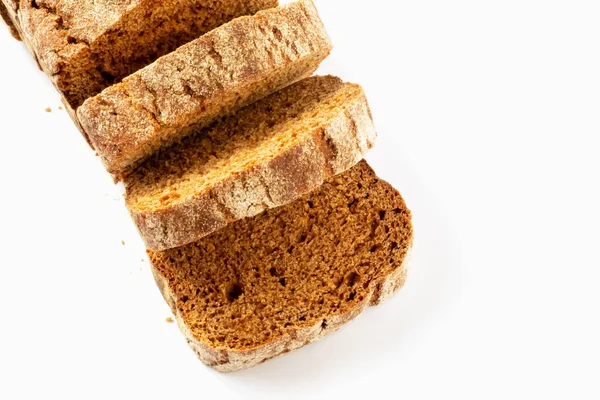 Bovenaanzicht Van Gesneden Donker Brood Witte Achtergrond — Stockfoto
