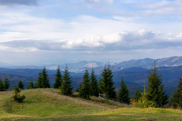 Fabulous Landscape Autumn Carpathian Mountains Blue Haze Sky Beautiful Clouds — Stock Photo, Image