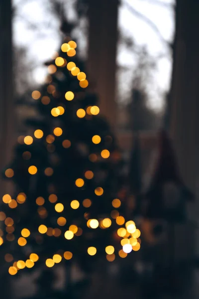 stock image Abstract background of blurred Christmas tree near the window. Lights bokeh dis focus. Christmas background, front view