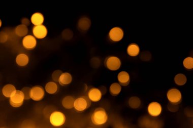 Tasarım için bulanık sarı ışıkların soyut arkaplanı. Işıklar odağımı dağıtıyor. Noel arkaplanı, kopyalama alanı