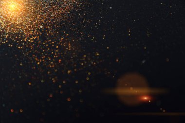 Tasarım için bulanık renkli parıltıların soyut arkaplanı. Işıklar odağımı dağıtıyor. Noel arkaplanı, kopyalama alanı