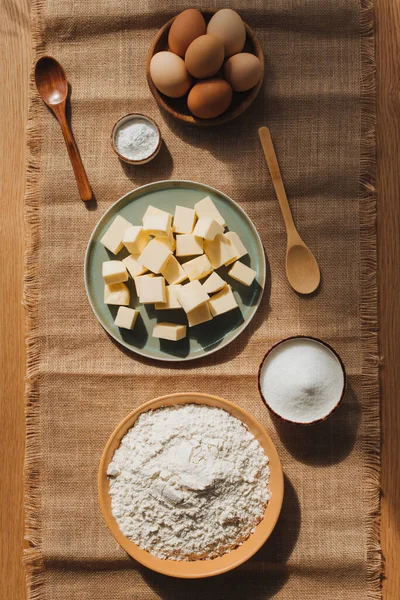 Processo Preparazione Cupcake Cucina Posa Piatta Una Tavola Legno Ingredienti — Foto Stock