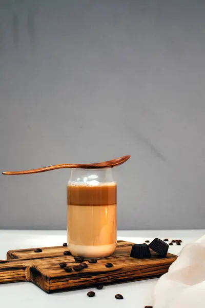 Café Com Leite Cappuccino Latte Com Espuma Uma Xícara Vidro — Fotografia de Stock