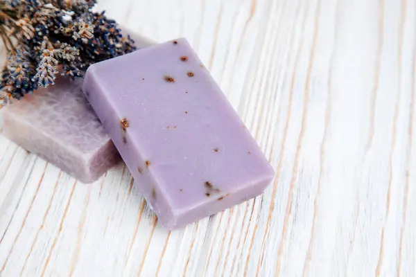 Handgemaakte Zeep Van Natuurlijke Ingrediënten Diverse Kruiden Lavendel Concept Duurzaam — Stockfoto