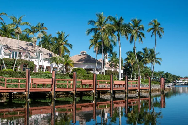  Florida 'da kazançlı bir milis malikanesinde kıyı boyunca lüks muhteşem evler.