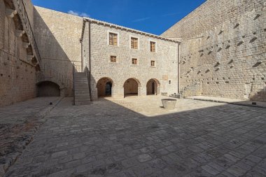 The living quarters in Ston Castel seen from the courtyard