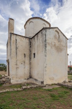 Nin 'deki Kutsal Haç Kilisesi' nin yan görüntüsü. Dünyanın en küçük katedrali olarak da bilinir.